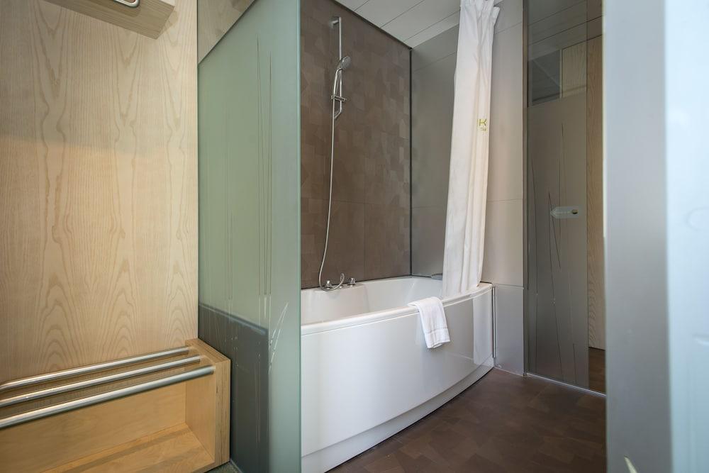 Ako Suite Hotel Барселона Екстериор снимка